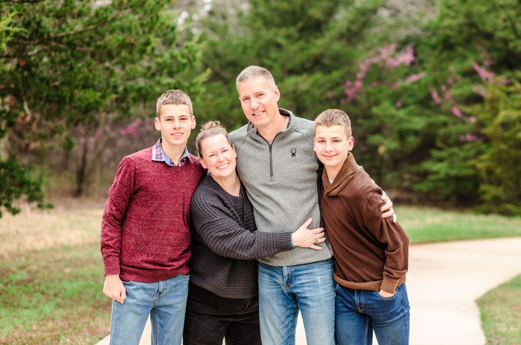 Saxon Park Spring Family Session | W. Family